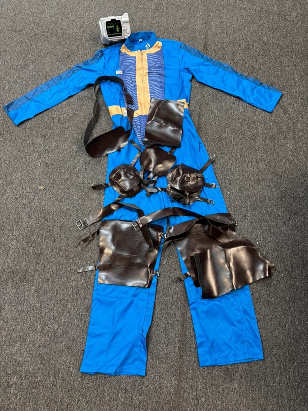 Adult Vault 33 Cosplay Gamer Costume - Large